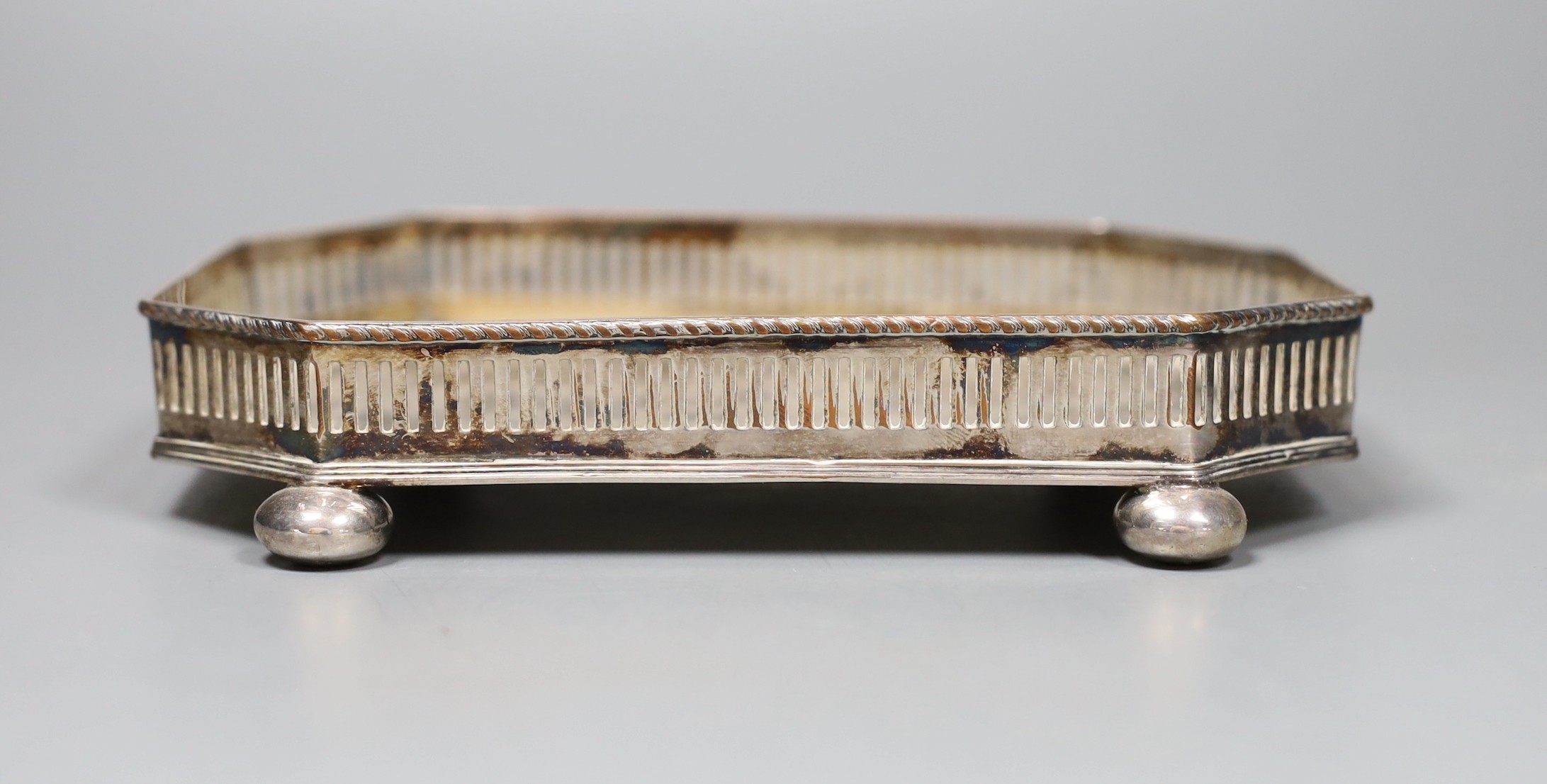 A silver cigarette box, sundry jewellery, a plated stand, etc.